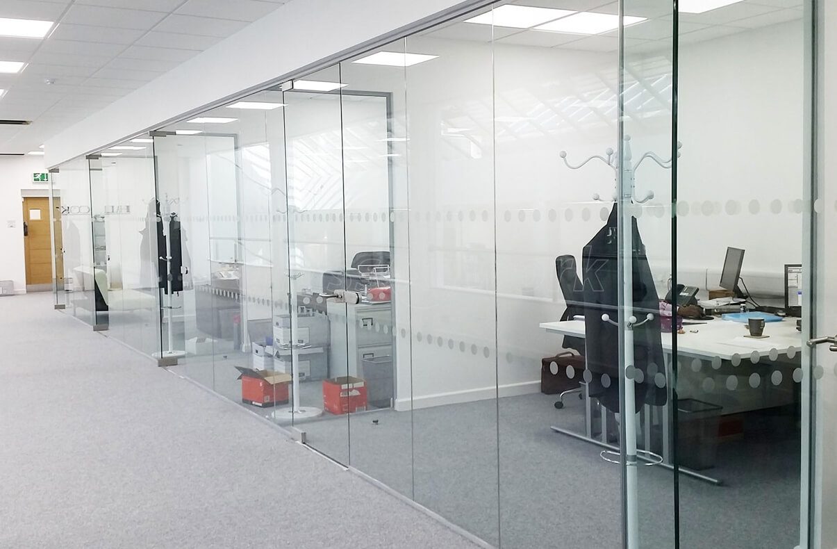 frameless glass partition gallery5