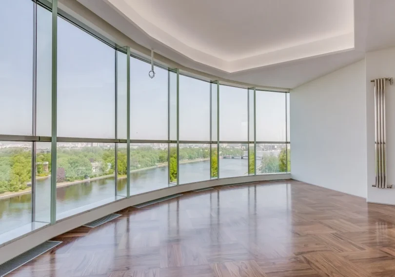 Why Should You Choose Panoramic Windows in Your Offices?